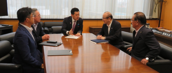 あかま大臣と面談の様子